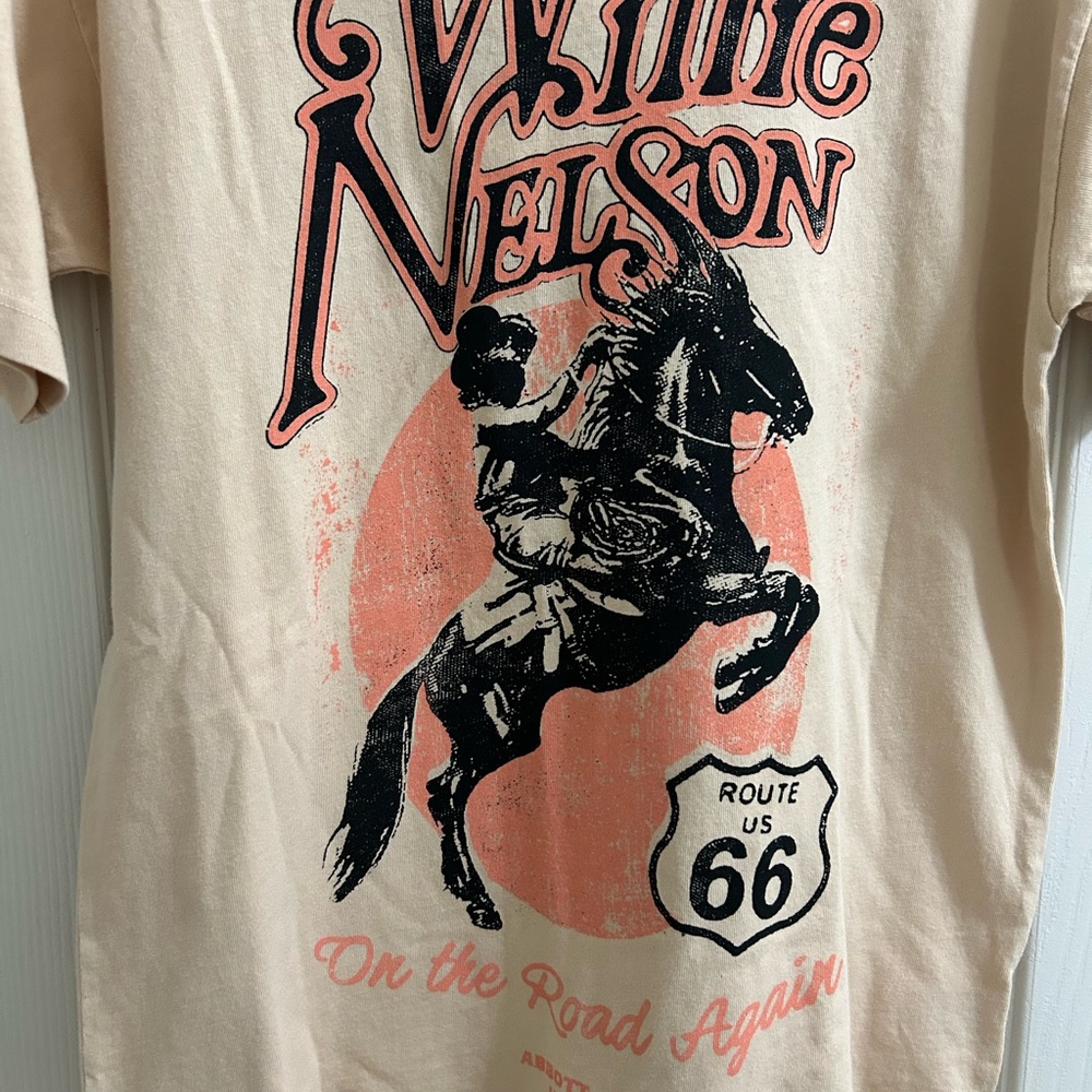 Daydreamer Willie Nelson Graphic T-Shirt - Picture 3 of 3